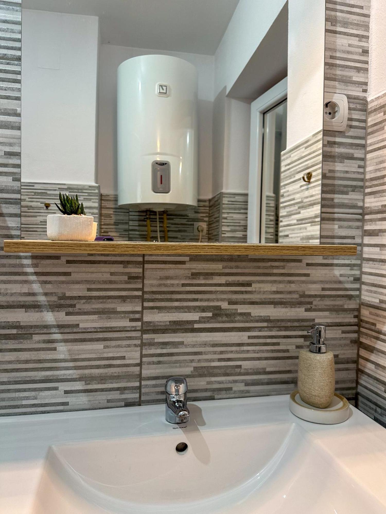 Serenity House Apartments سيبيو الغرفة الصورة