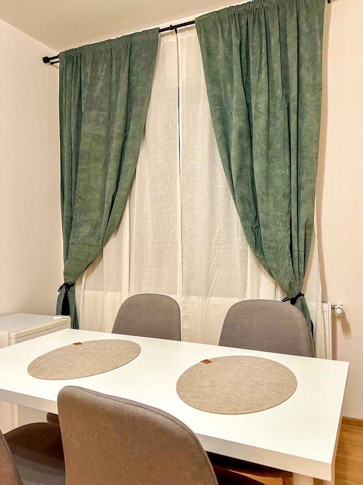 Serenity House Apartments سيبيو الغرفة الصورة